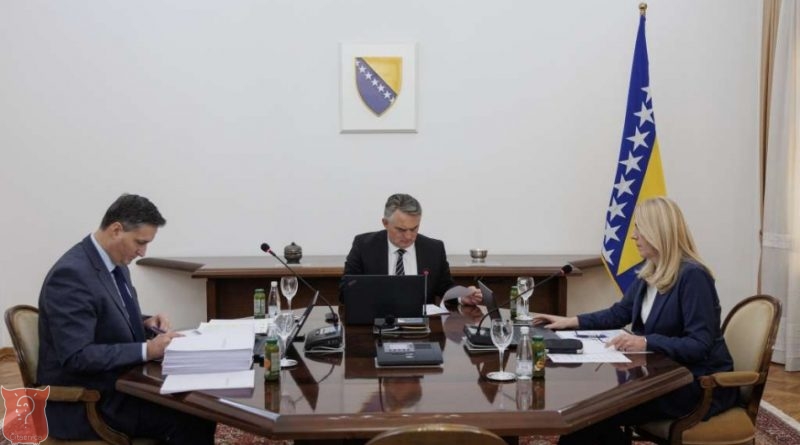 BURA NA SJEDNICI PREDSJEDNIŠTVA: Komšić glasao protiv