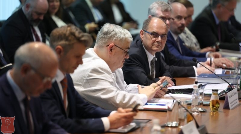 PIC danas odlučuje o novom visokom predstavniku: U Sarajevu traju intenzivne konsultacije PIC danas odlučuje o novom visokom predstavniku: U Sarajevu traju intenzivne konsultacije