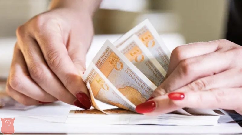 Penzije rastu od avgusta, predviđena i jednokratna isplata pomoći. Penzije rastu od avgusta, predviđena i jednokratna isplata pomoći.