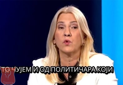 PAŽNJU PRIVUKAO NATPIS U STUDIJU: Pogledajte šta je pisalo iznad glave Željke Cvijanović PAŽNJU PRIVUKAO NATPIS U STUDIJU: Pogledajte šta je pisalo iznad glave Željke Cvijanović