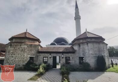 Na Gazanfer-begovoj džamiji osvanuo uznemirujući grafit