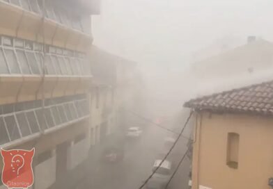 Oluja se približava BiH: Vjetar od 100 km/h već ruši stabla, prijete i poplave