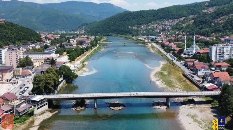 Četvorica muškaraca iz Srbije uhapšena su u Goraždu: Iz automobila su pokazivali tri prsta